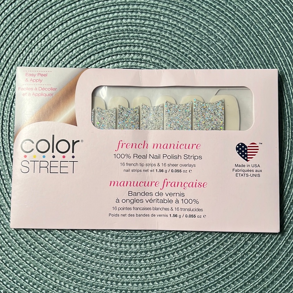 Color Street “We’re meant to Oui” French manicure